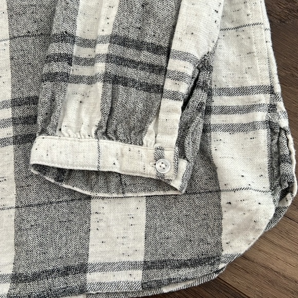 Dylan gray fleck button up blouse size Large - Picture 4 of 5